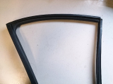 Fensterschachtdichtung 823318F800 f�r T�r hl f�r Nissan Primera P11 97-99